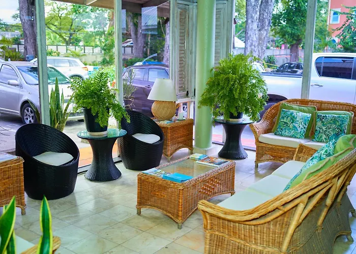 Tropical Sunset Beach Apartment Hotel Saint James